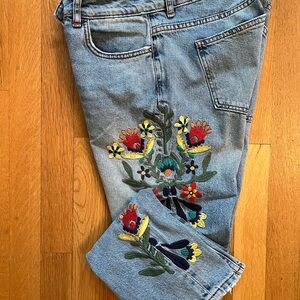 ZARA 1975 denim size 4 floral embroidered jeans